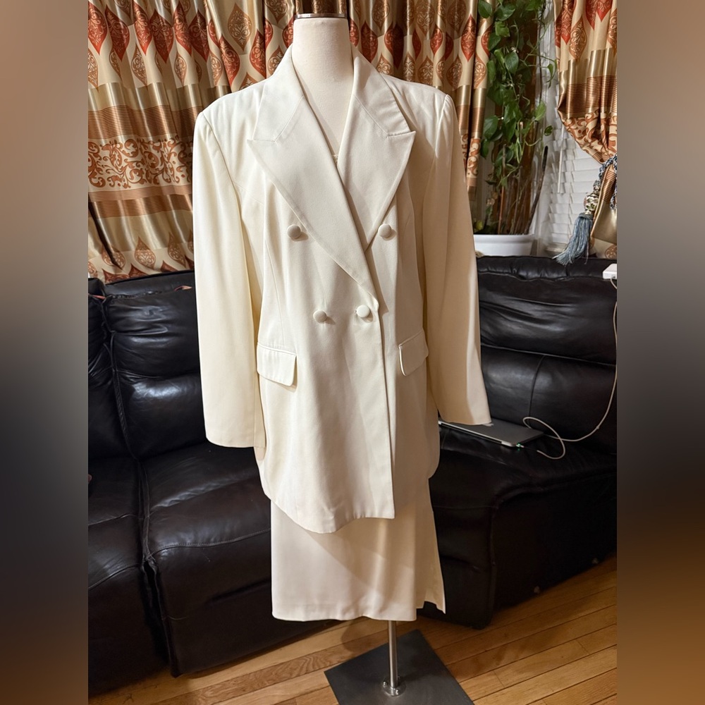 Aussie Austine Size 20 Blazer and Skirt Set White -off White